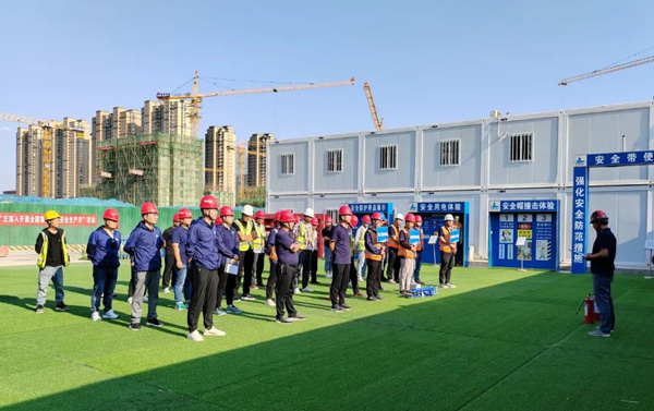 明珠集團舉行“安全生產(chǎn)月”啟動儀式暨消防應(yīng)急演練